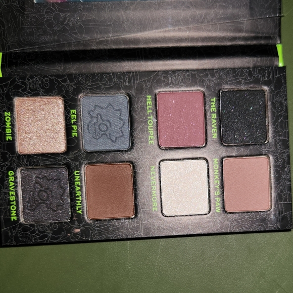 Simpson "Treehouse of Horrow" eyeshadow palette - Picture 2 of 2